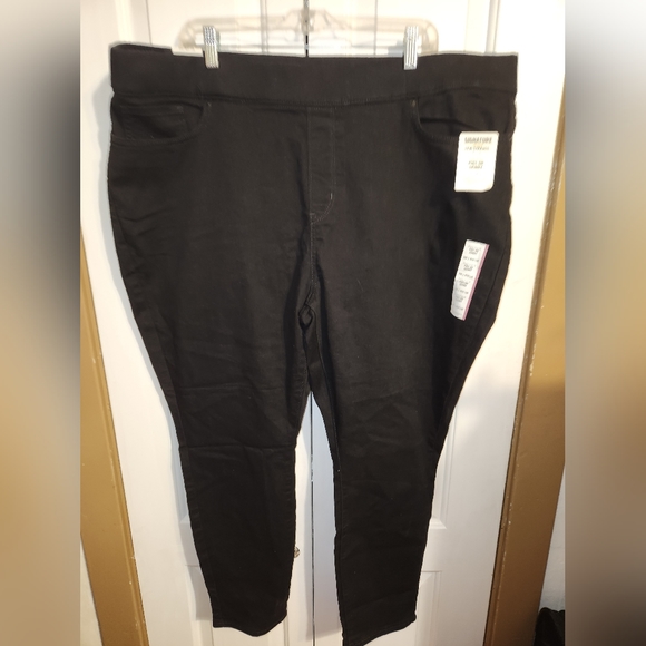 Levi Skinny Jeans size 24 women. - Picture 2 of 6